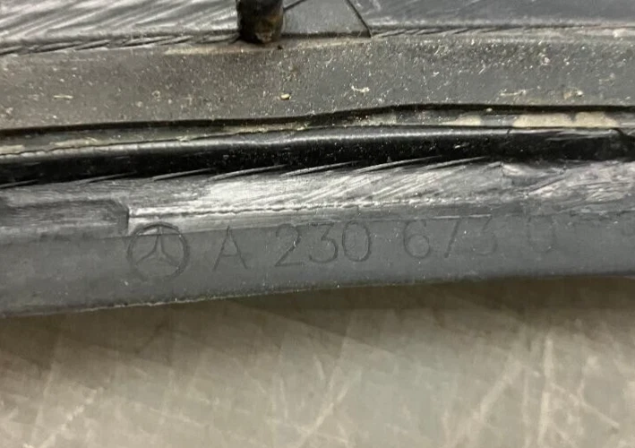 Mercedes-Benz SL500 2005 pilar B izquierdo sello de espacio P/N A2306730198 original OEM Foto 3 de 4