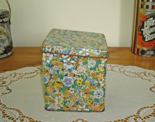 Vintage MORROW'S NUT HOUSE Flowers 5" Square Tin w/ Hinged Lid ~ - Picture 3 of 11