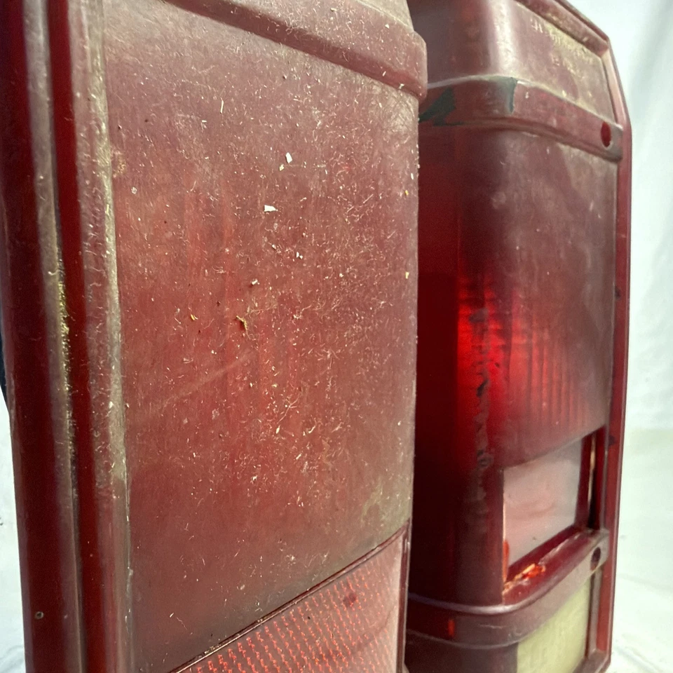 Luz trasera derecha e izquierda Ford Bronco II Ranger 1983-1990 AIP2RST-82TK usada Foto 3 de 4