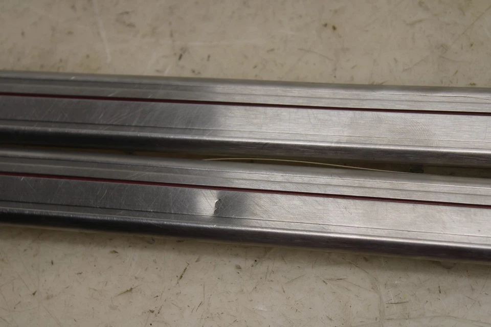 Juego de molduras de umbral de puerta delantera iluminadas OEM MH71 2015-2021 Volkswagen GTI 2015-2021 Foto 4 de 4