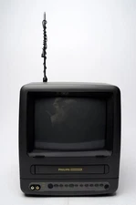 Parts/Repair Philips ccx092at01 CRT TV 9" Eats Tapes, Works for Gaming See video