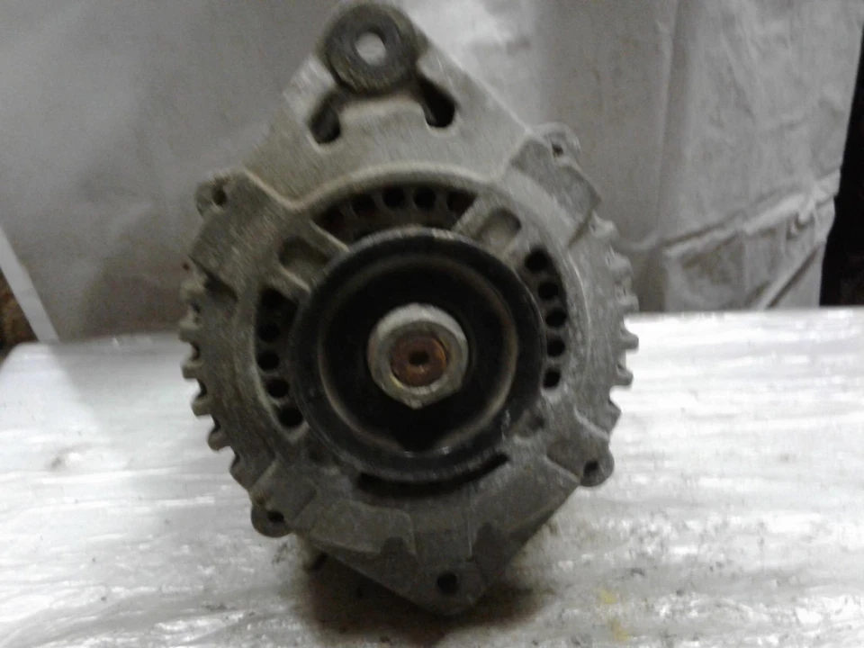 Alternador usado compatible con: Nissan Máxima SOHC Grado A 1991 Foto 3 de 4