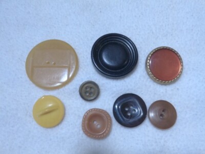 Vintage 1930s-40s Lot of 27 Early Plastic Bakelite Buttons  display picture 2