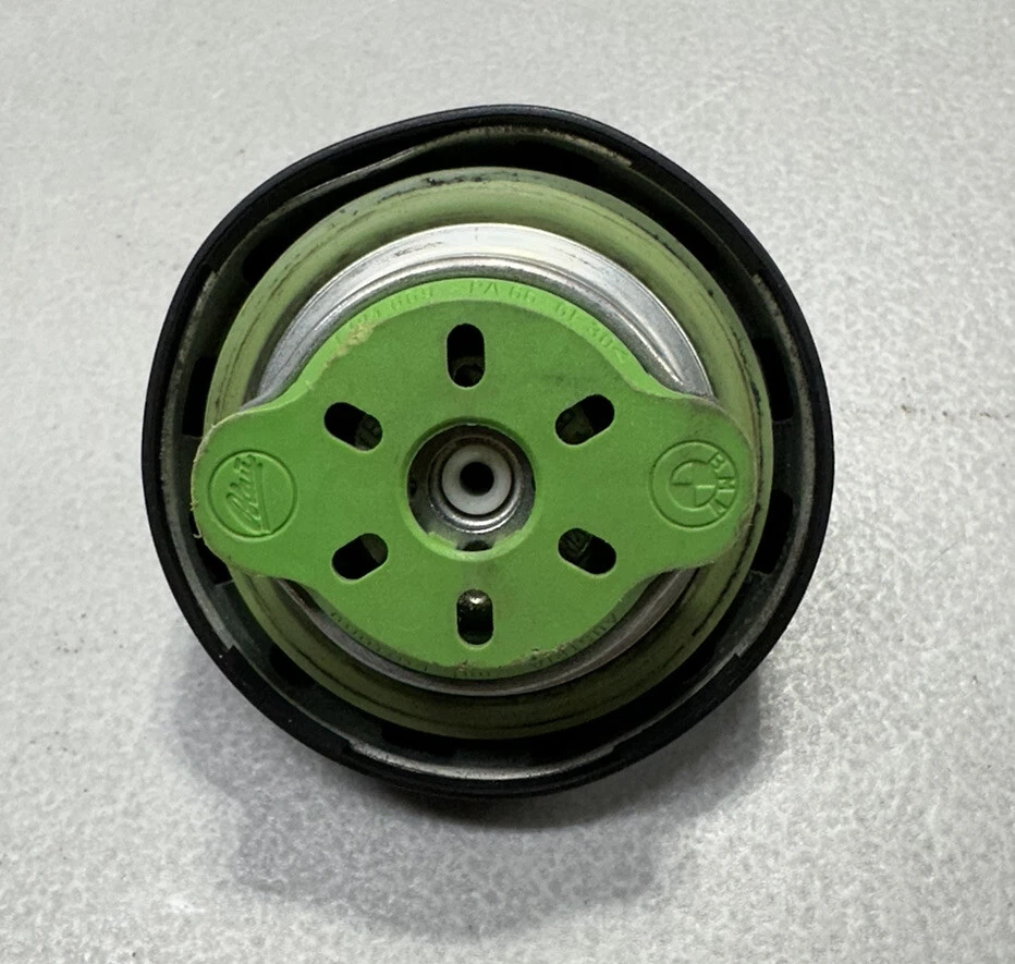 BMW OEM Gas Cap Fuel Tank 16111184669 E38 7-Series 740i 740iL 750i 
