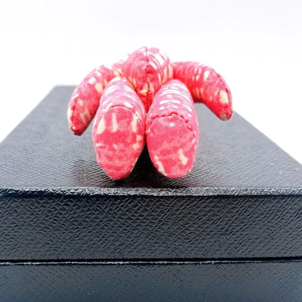 Raro ciondolo borsa portachiavi orsacchiotto rosa PRADA accessorio di lusso... - Immagine 3 di 4