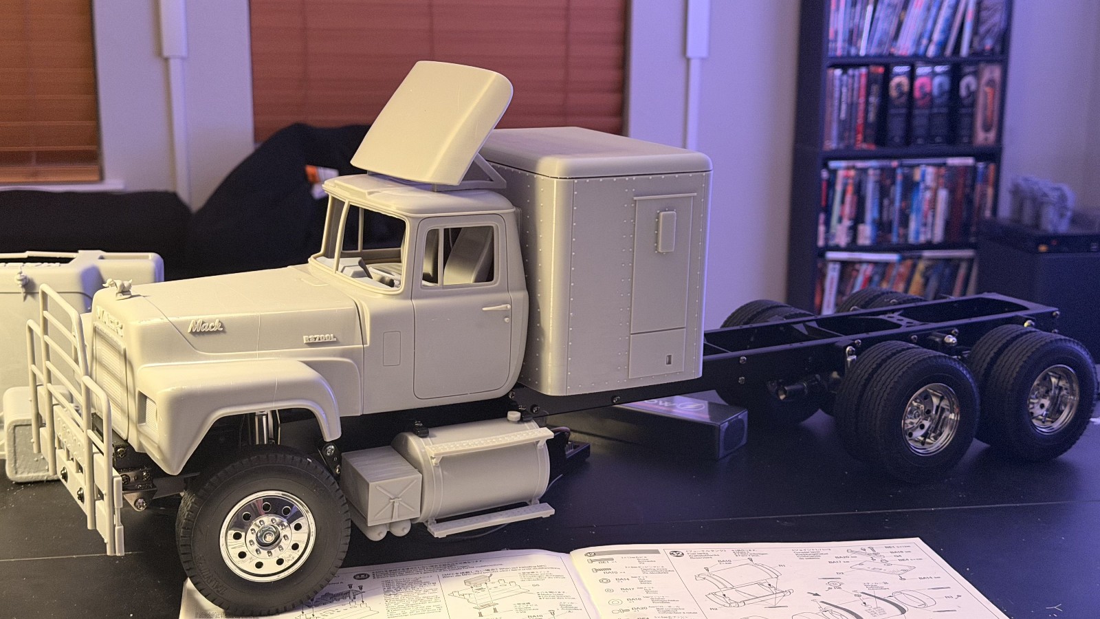 RC TAMIYA 1/14 MACK RS700L DAY CAB BODY KIT+XTRAS Peterbilt Kenworth Lowboy