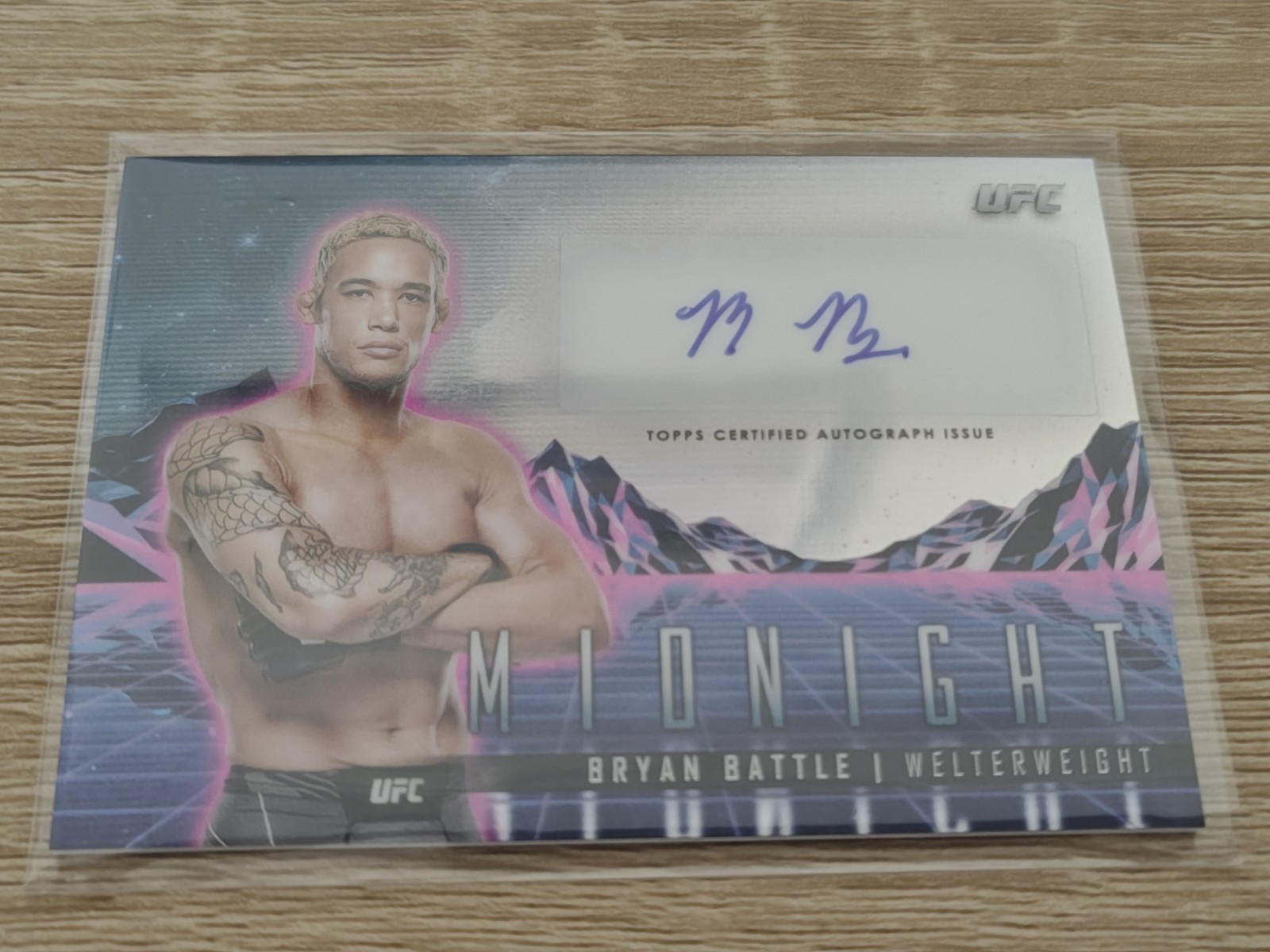 2024 Topps Midnight UFC Bryan Battle Horizon Signatures Auto #HS-BBE