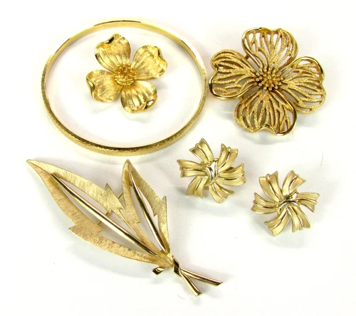 6 Pieces Vintage Crown Trifari Gold-Tone Jewelry - Brooches, Earrings, Bracelet