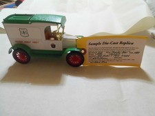 Ertl #9124 1:25 "Smokey the Bear  U.S. Forest Service #1" 1913 Ford Model T Bank