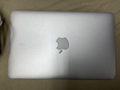 Apple MacBook Air A1465 シルバー Apple MacBook Air 11.6