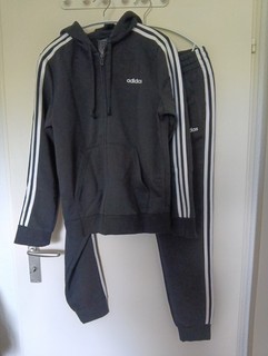 Original Adidas Essential 3 Stripes Damen Anzug Gr. M/L Schwarz Ungetragen NEU