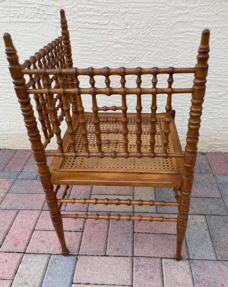 Антикварный американский поворотный угловой стул с тростниковым сиденьем (около 1880–1890-х годов) - Изображение 4 из 4