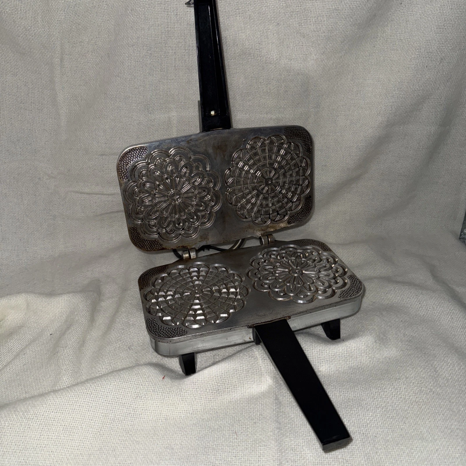 Vintage Vitantonio Pizzelle Chef 300A 900 Watt Italian Cookie Maker Baker Works!