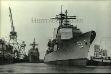 Press Photo USS Mobile Bay with other ships in the background - ampa00596