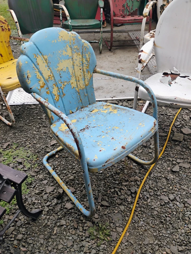 Juego de sillas Shellback vintage anteriores a la Segunda Guerra Mundial (2 sillas por pedido) Foto 2 de 4