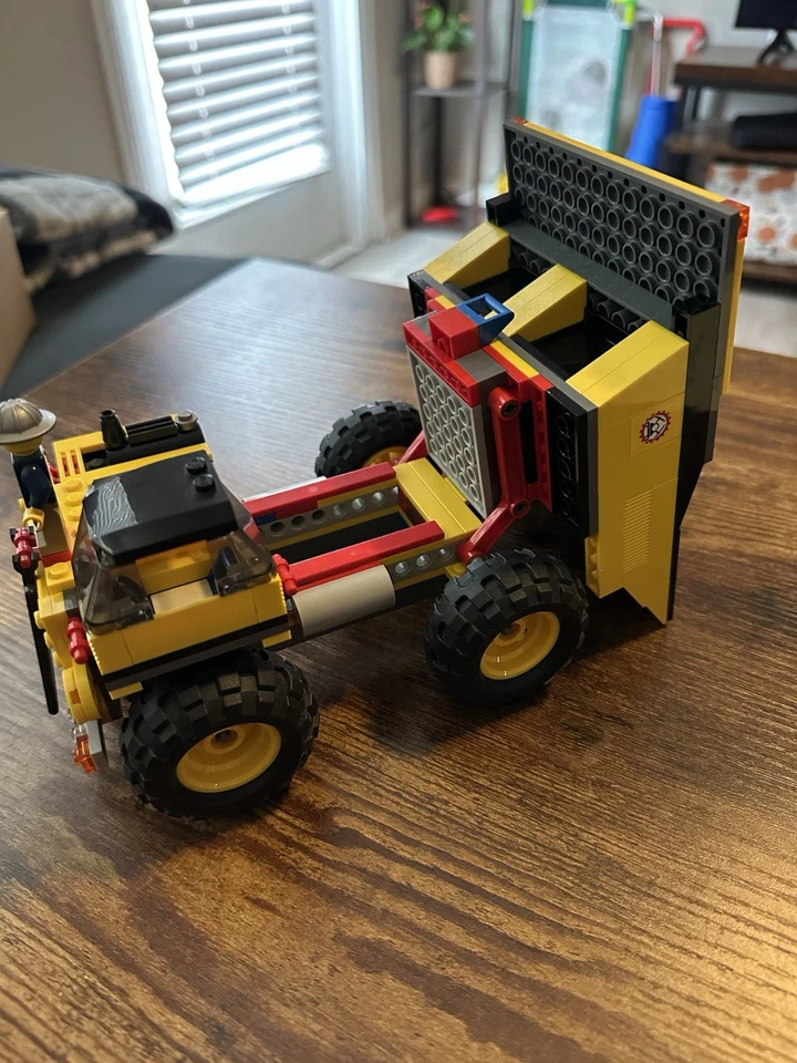 Lego City: 4202 Mining Truck and 4203 Excavator Transport. Read Description - Image 3 of 4