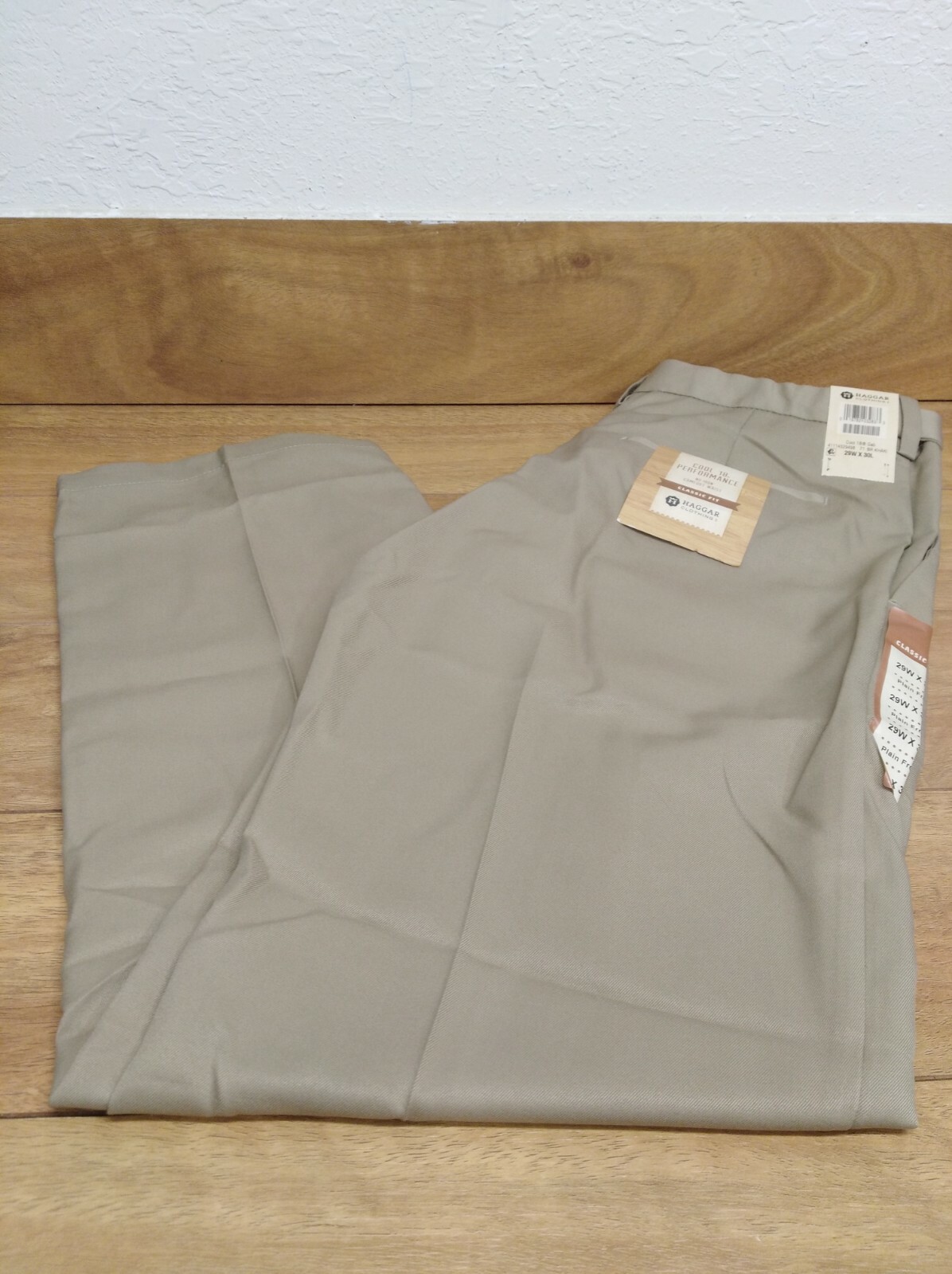 Haggar Clothing Cool 18 Perf No Iron Comfort Waist Khaki Men's Dress