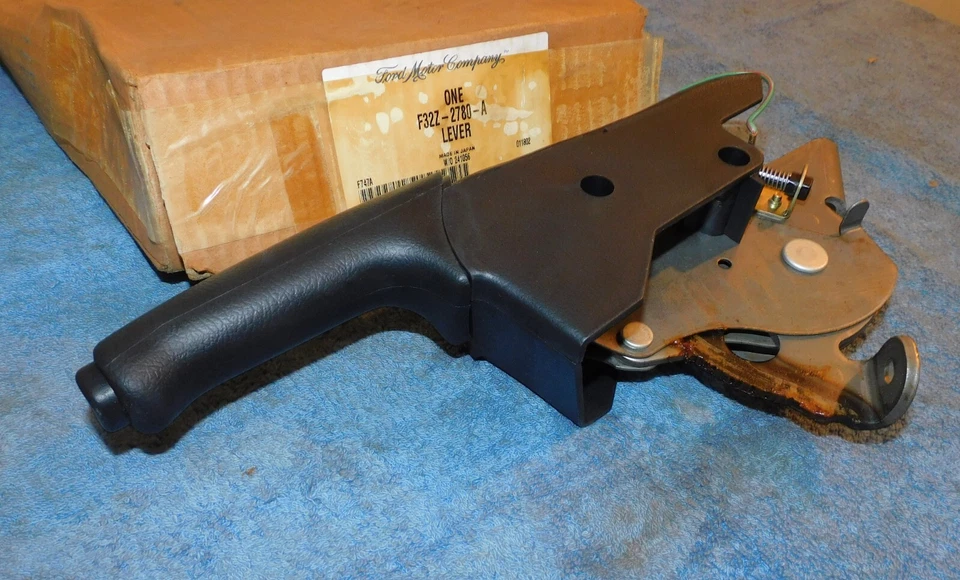 Ford Probe SE GTS GT 1993-1997 NOS FRENO DE ESTACIONAMIENTO CONTROL MANIJA MONTAJE Foto 3 de 4