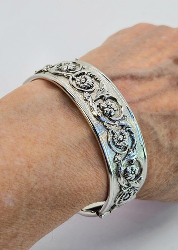 Pulsera de Colección Whiting & Davis Brazalete con Bisagras Tono Plata Flores Renacimiento Victoriano - Imagen 2 de 8