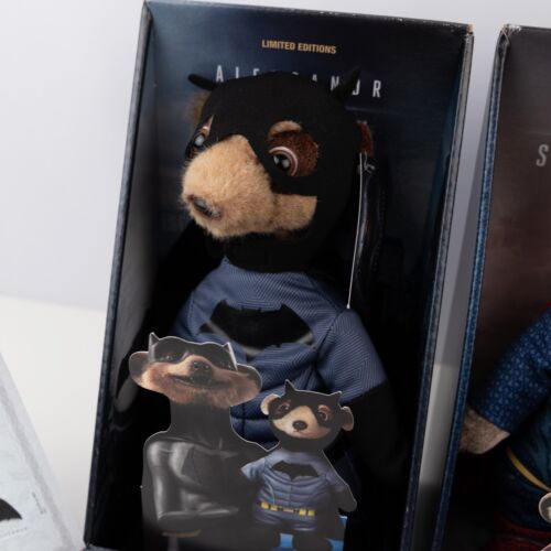 Vgl. das Erdmännchen Aleksandr als Batman und Sergei als Superman Limited Edition - Bild 2 von 6