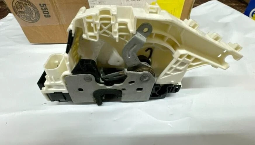 New Mopar 68146023AC Front Door Latch, Left 2012-2014 Chrysler 300 - Image 3 of 4