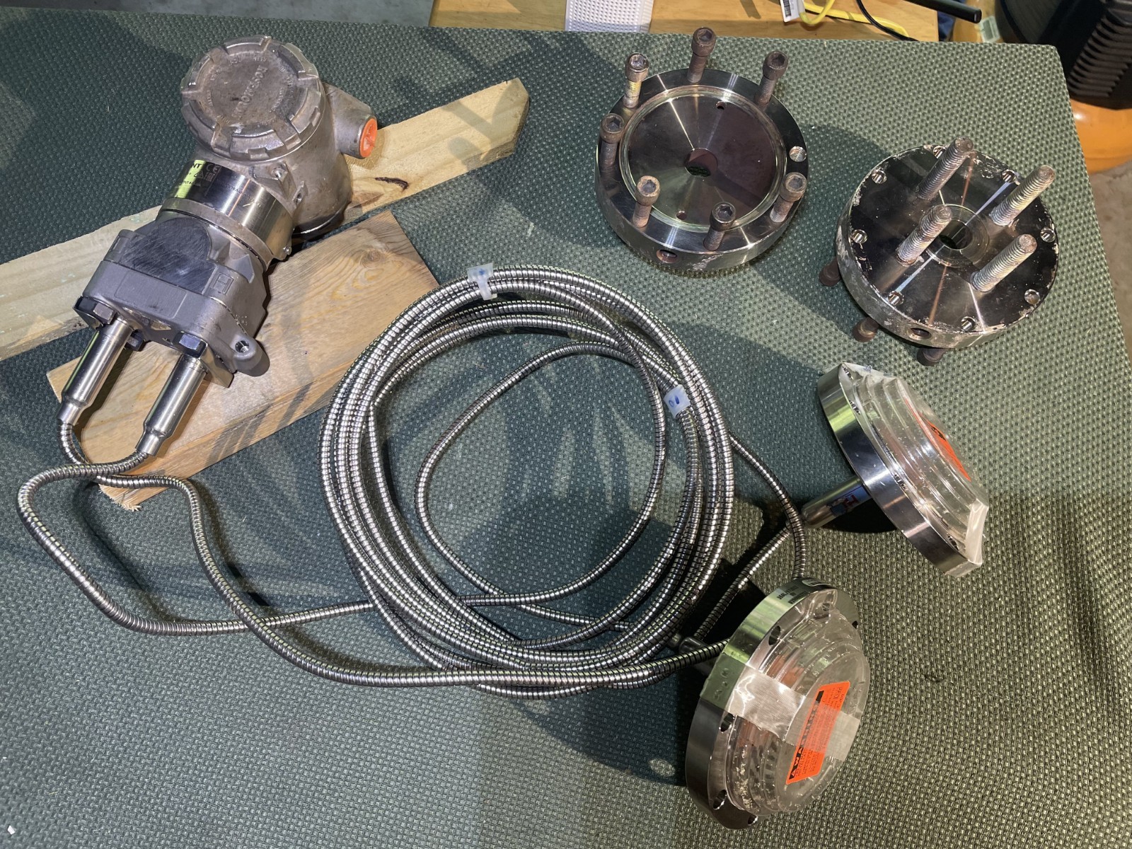 Rosemount 3051CD Differential Pressure Transmitter w/ 1199 Remote Seals Flanges