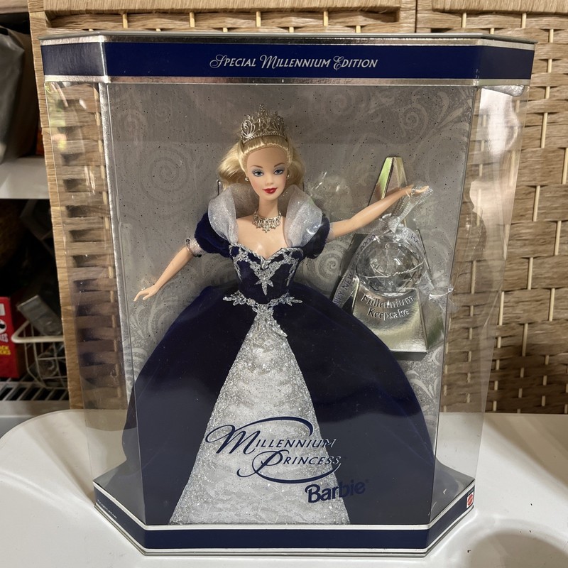 Millennium Princess Barbie (2000) Special Edition Sealed NRFB Model 24154 w/Keep