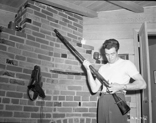 LMP124-169 1940s Actor + Activist Robert Ryan Holding Gun Orig 3" X 5" Negative