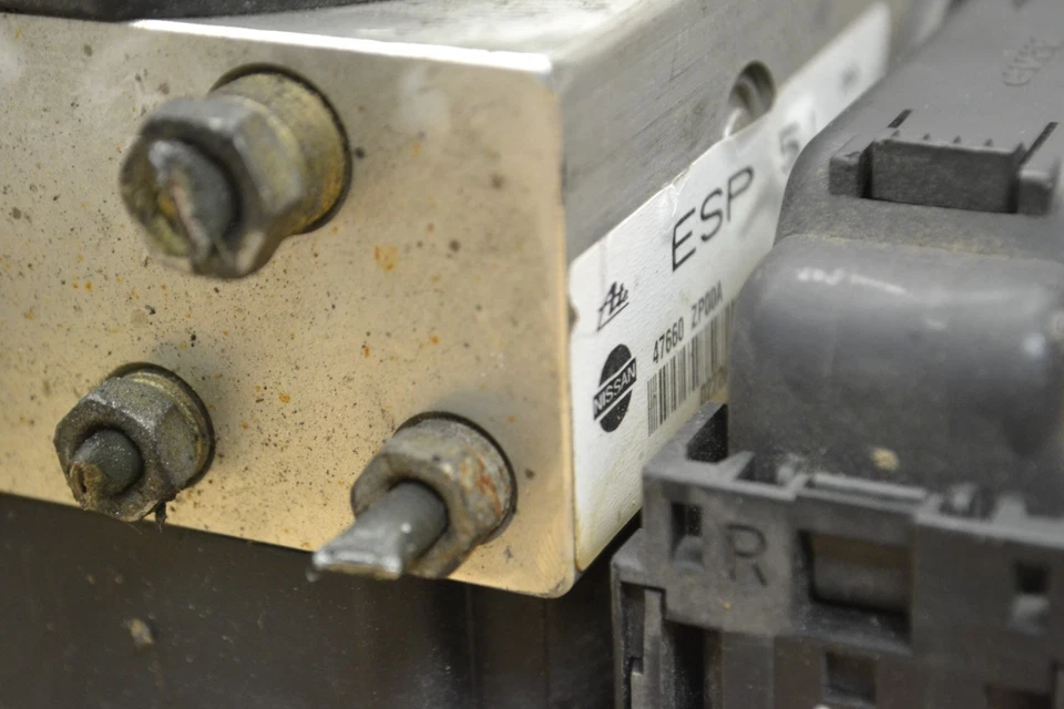 Nissan Pathfinder 2005-2007 ABS 47660ZP00A módulo 50-14C3 Foto 2 de 4