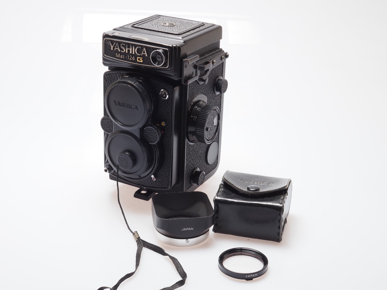 Yashica Mat 124G Medium Format Twin Lens Reflex TLR 120 Film Camera  + Hood & UV