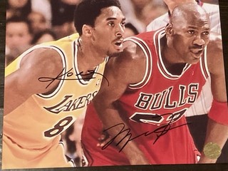 Kobe Bryant Michael Jordan Autographed Signed 8x10 photo ”BULLS ” COA. HOF