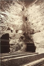 Vue d'une CAVE à CHAMPAGNE en BOURGOGNE avant guerre (cliché années 30 numéroté