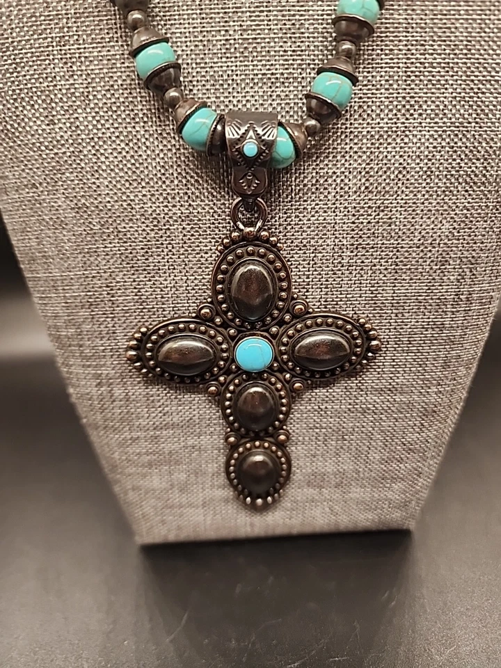 Collar Cruz Blazin Roxx Imitación Turquesa Antiguo Tono Plata con Pendientes NUEVO Foto 3 de 4