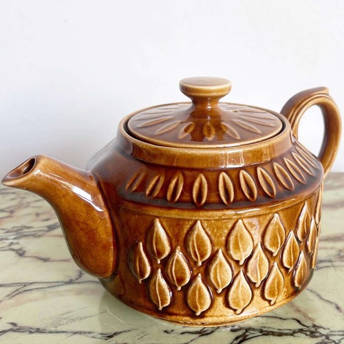 English Mid Century Brown Pottery Tea Pot “Leaf” - Picture 2 of 7