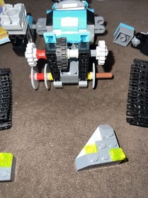 Lego 31062 Creator Robo Explorer 98% complete w/instructions.