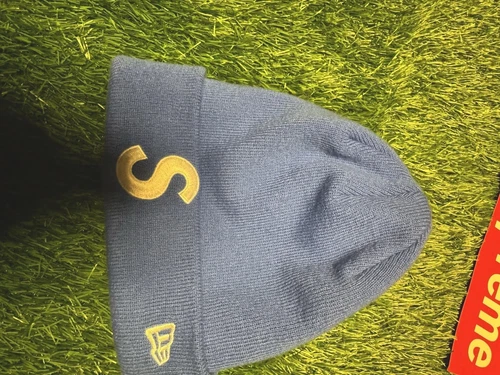Bonnet bleu Supreme New Era S logo neuf S logo boîte avant au dos double étiquettes