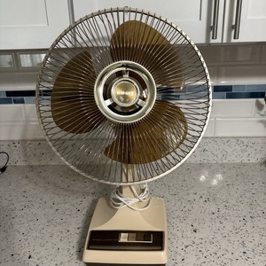 Lasko 12” Oscillating Fan Galaxy Vintage Amber Brown Blades Table Desk Vintage