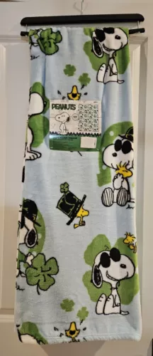 Peanuts Snoopy 50x70” St. Patricks Day Shamrock Plush Throw Blanket Soft NEW - Picture 1 of 4