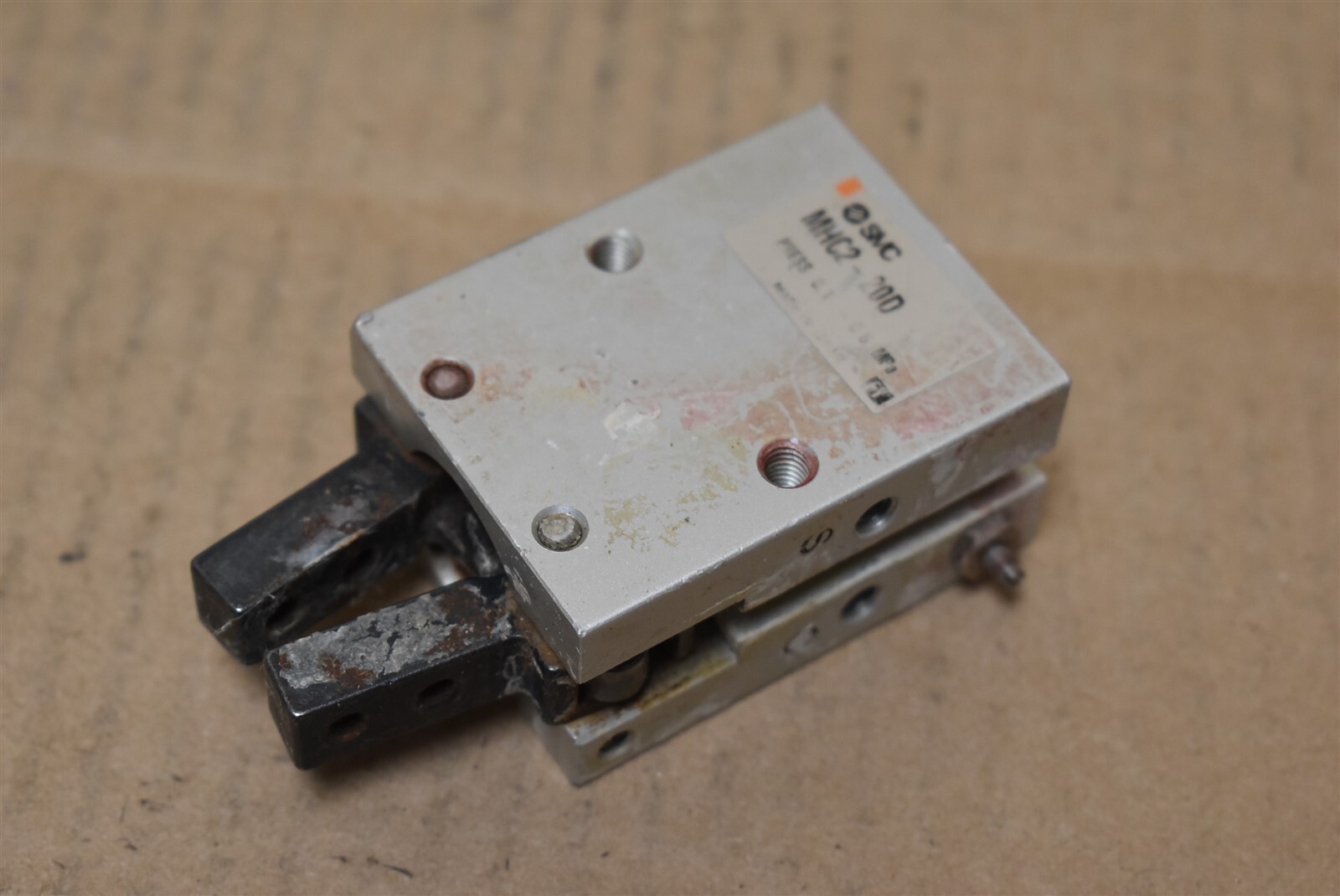 SMC Air Gripper Part No. MHC2-20D