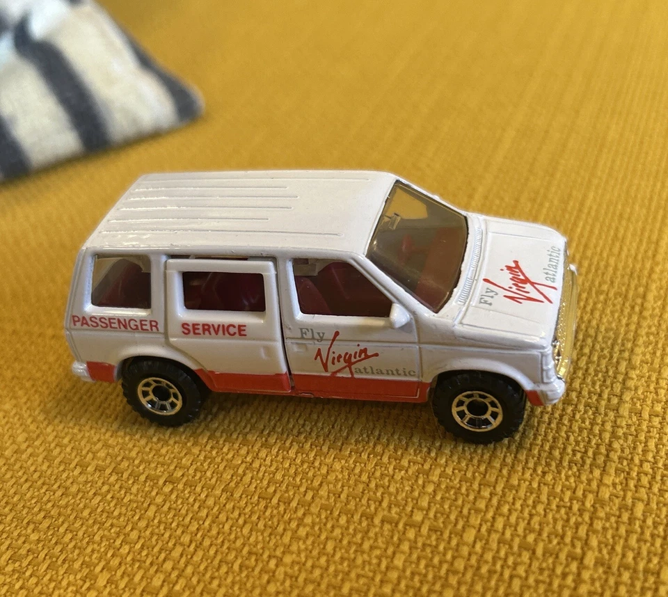 MATCHBOX VIRGIN AIRWAYS G6 GIFT SET 65 AIRPORT COACH 747 Sierra Dodge Caravan - Image 4 of 4