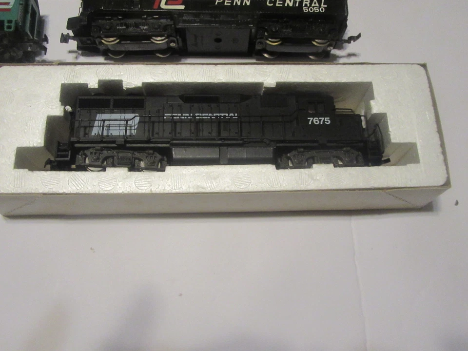 5 HO scale Penn Central Diesel Locomotives. All run - Image 4 of 4