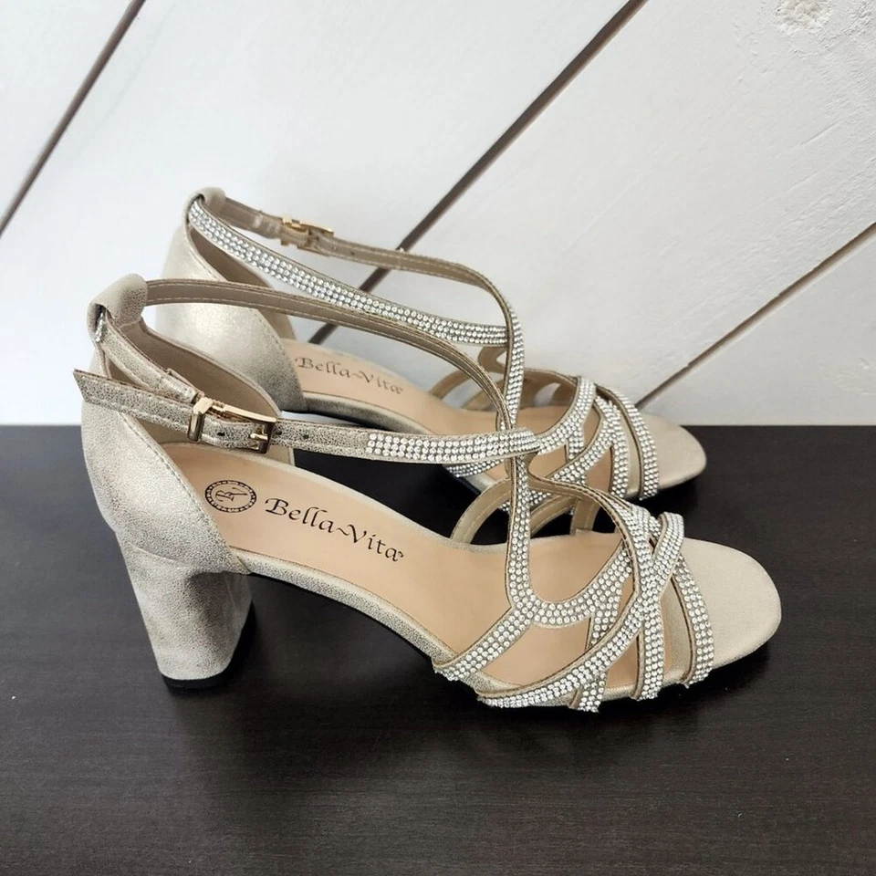 NEW Bella Vita Aliette Womens 7 Soft Gold Metallic Heels 3CT - Image 4 of 4