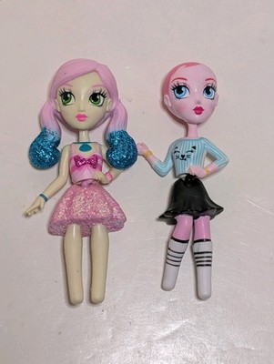 Set Of  2 Off The Hook Fashion Dolls Miniature Play Toys   No Shoes