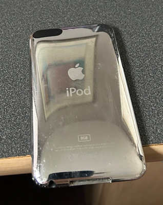 新品　iPod touch 第2世代　8GB シルバー Apple iPod Touch 2nd Generation 8GB Black/Silver Model A1288