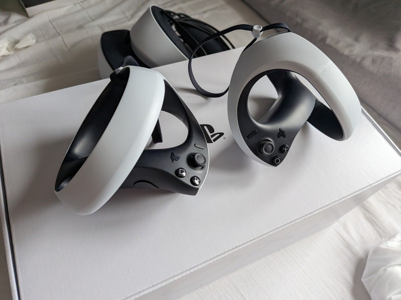 Sony PlayStation VR2 PS5 Virtual Reality Headset with Controllers (Boxed)