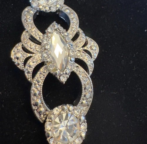 Retired Limited Addition Lia Sophia stunning Silvertone Crystal bracelet - Picture 11 of 13