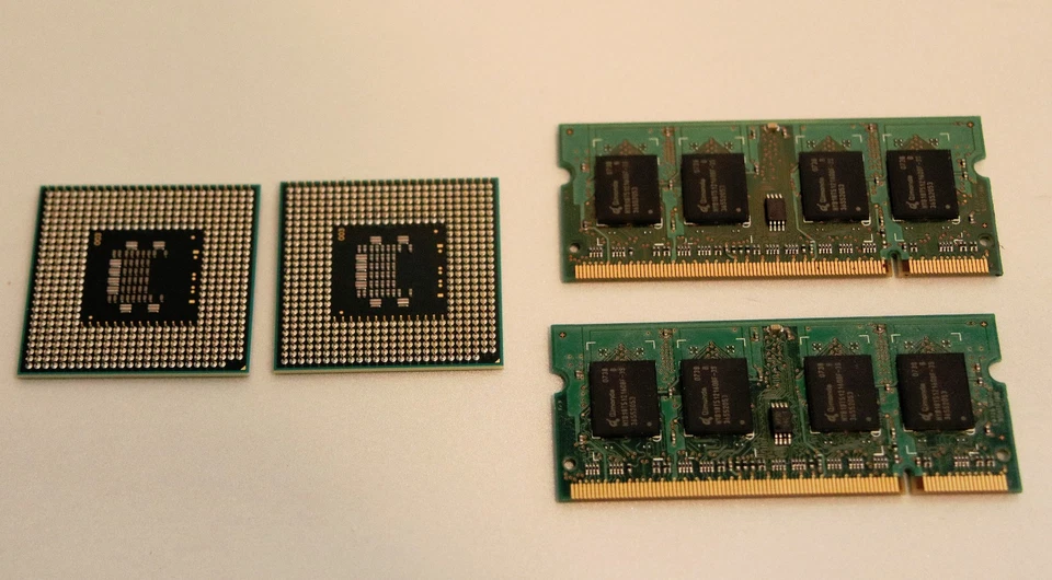 CPU Intel Core 2 Duo T5250 (2x) y 1 gig de RAM (2x 512mb) - Tiradores usados Foto 2 de 4