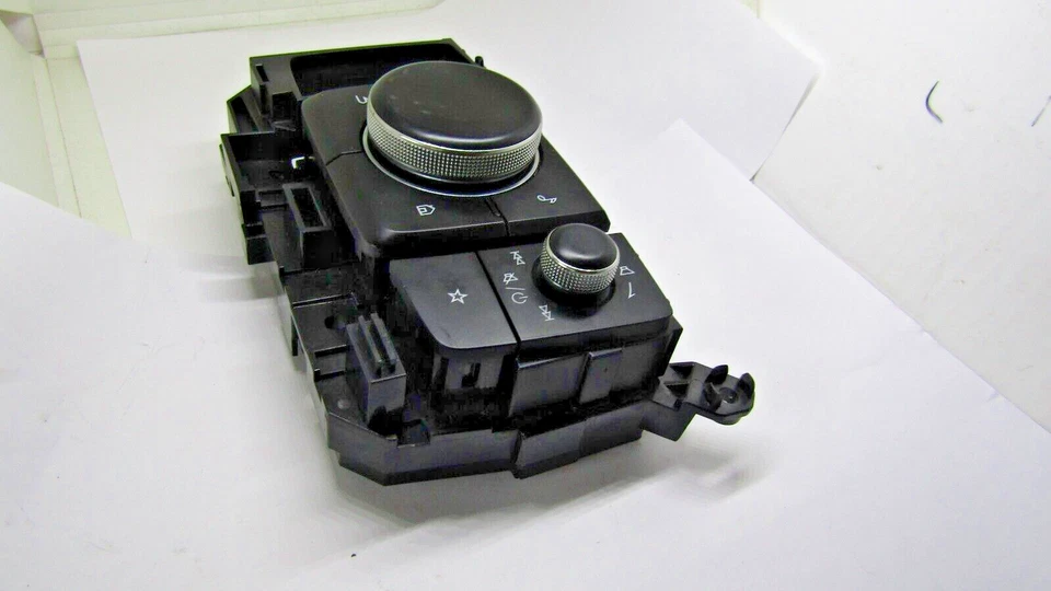 CONSOLA CENTRAL RADIO MEDIOS CONTROL AUDIO INTERRUPTOR BDGF66CM0 MAZDA 3 CX-30 Foto 3 de 4