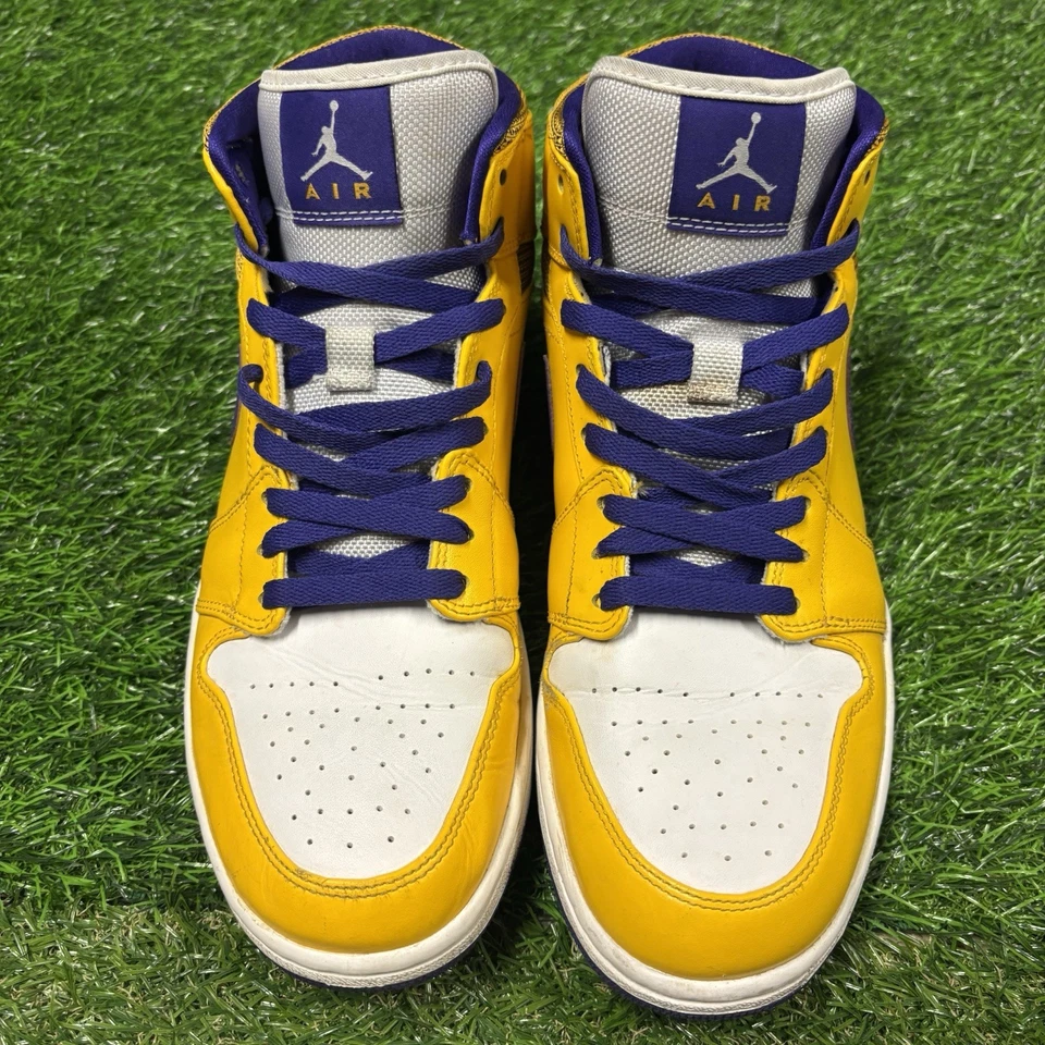 Air Jordan 1 Mid ‘Lakers’ 554724 708 University Gold/Amarelo-Branco Tamanho 10.5 - Imagem 2 de 4
