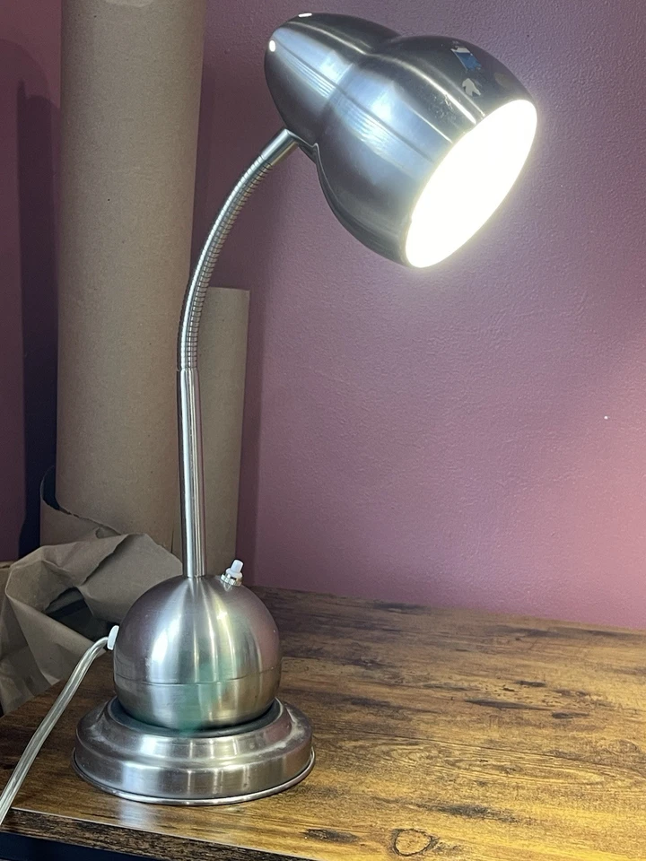 Lámpara de Escritorio con Base de Bola Giratoria y Ajustable Foto 2 de 4